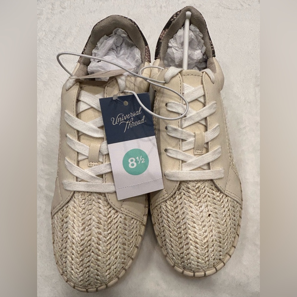 Universal Thread Taupe/Shaelyn sneakers Sz 8-1/2 never worn, brand new
